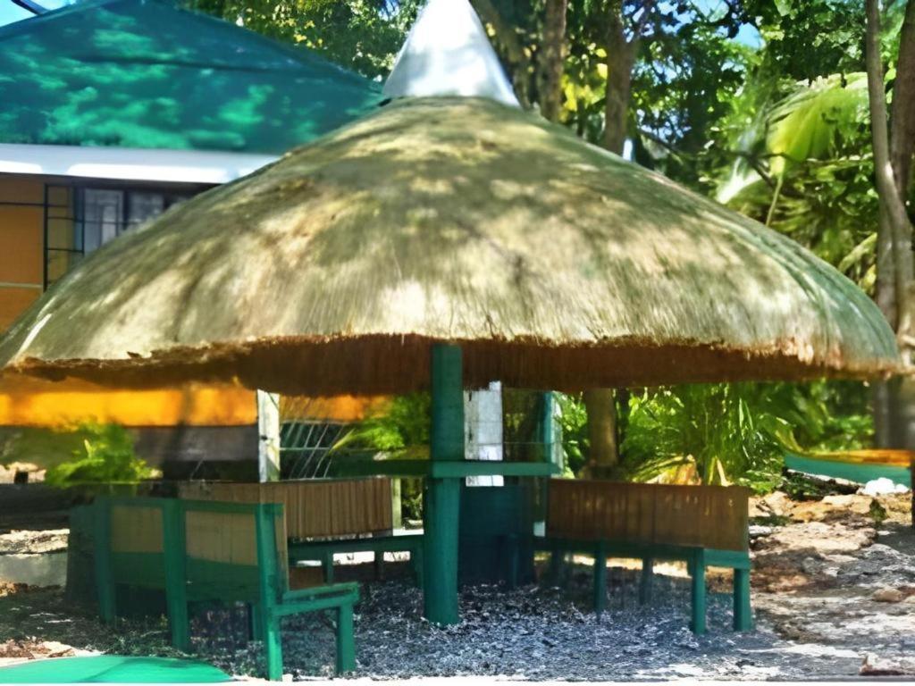 67Th Heaven Holiday Resort Lucbuan Exterior photo