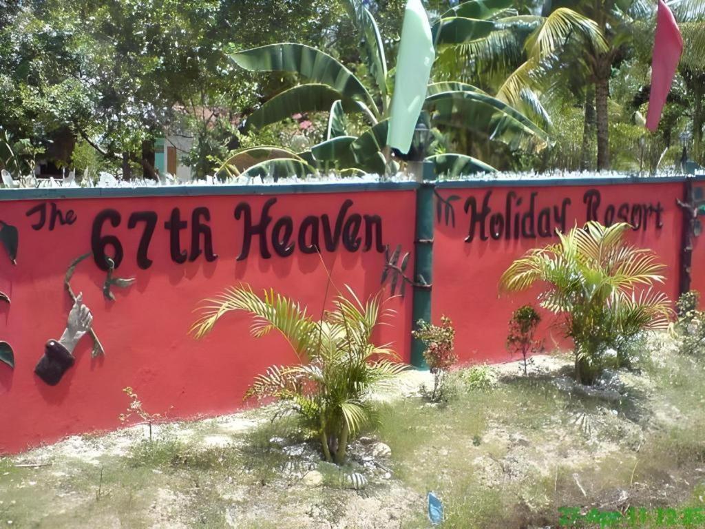 67Th Heaven Holiday Resort Lucbuan Exterior photo